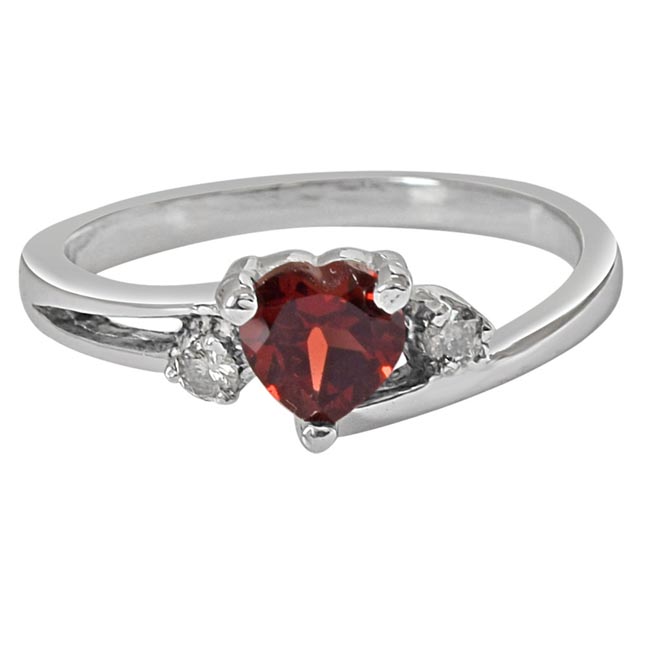 Exquisite Elegance: Heart Shaped Red Solitaire Garnet & Diamond Ring (GSR56)