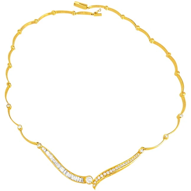 Flower Cut Elegant Diamond Necklace in 18K Gold (DS14)