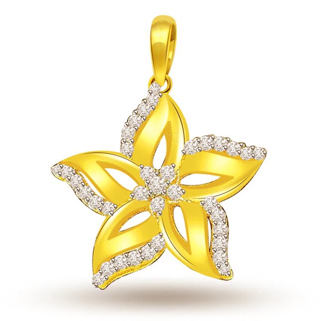 0.30 cts StarFlower Diamond 18K Pendant