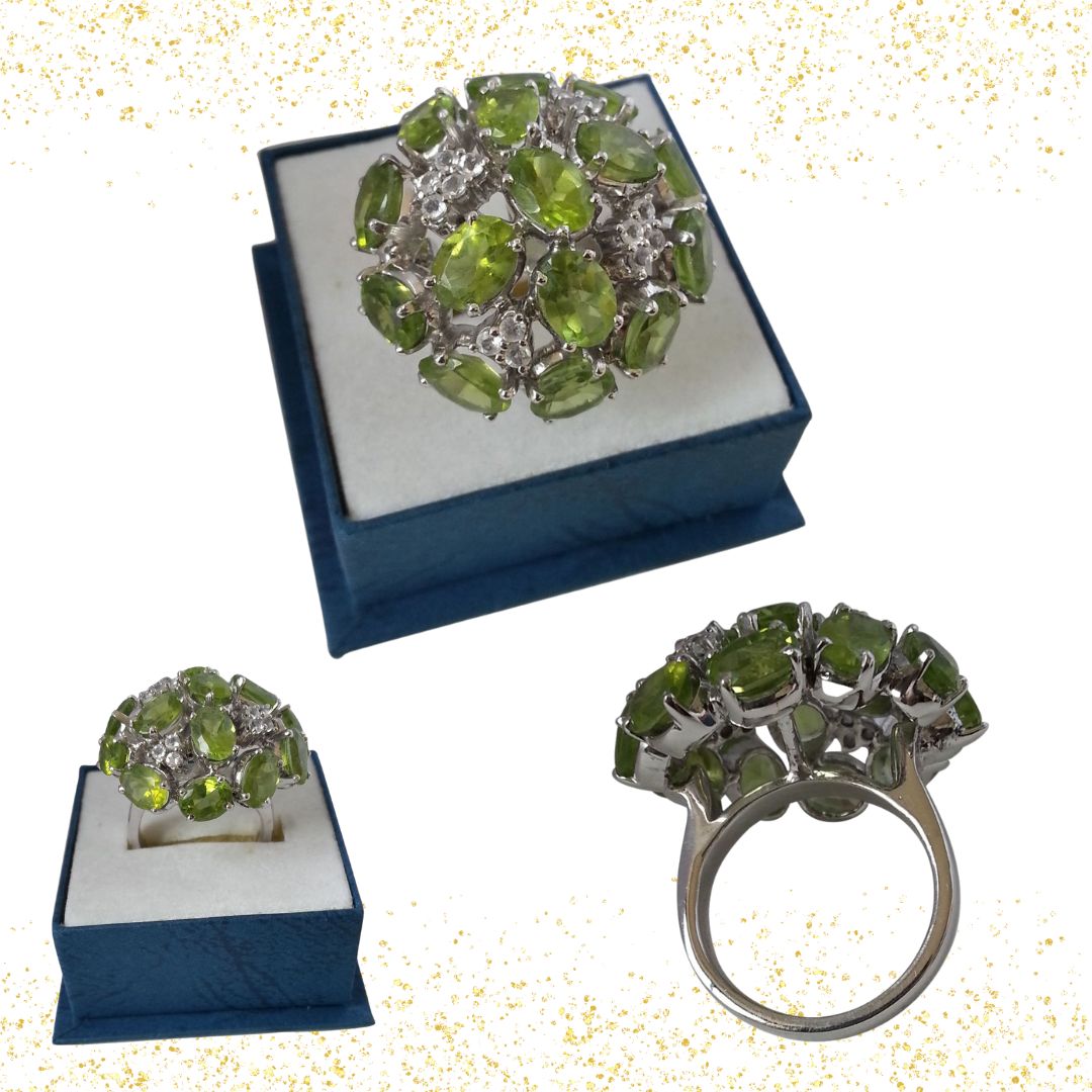 Luminous Charm: Vibrant Peridot & Twinkling Topaz Wonderland Ring (GSR4)